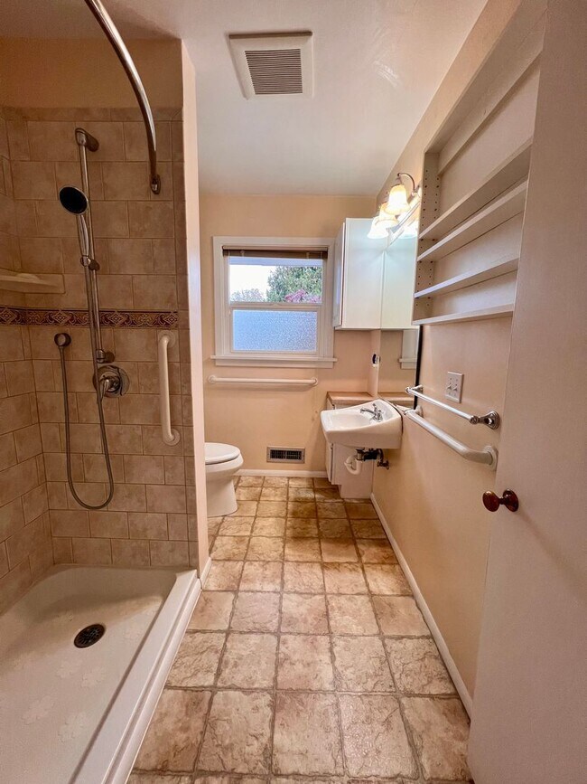 Building Photo - Non-Refundable & Security Deposit Total: $...