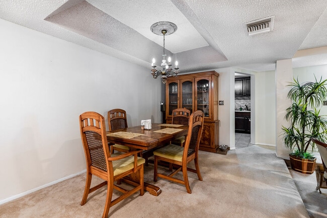 Building Photo - 3680 Inverrary Dr