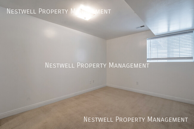 Building Photo - 3462 Greenhills Dr