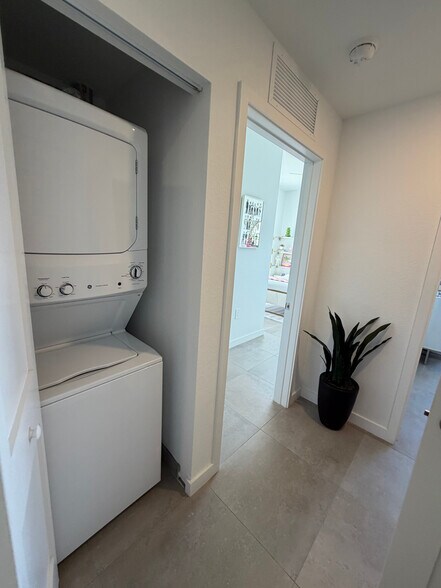 Building Photo - 1851 Fillmore St