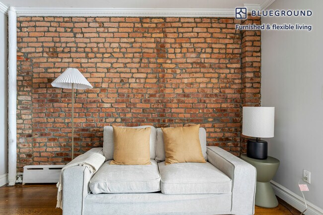 Building Photo - 1373 1st Ave