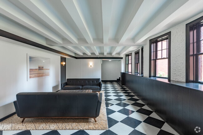 Lobby Photo - 520 W. Stratford Pl.