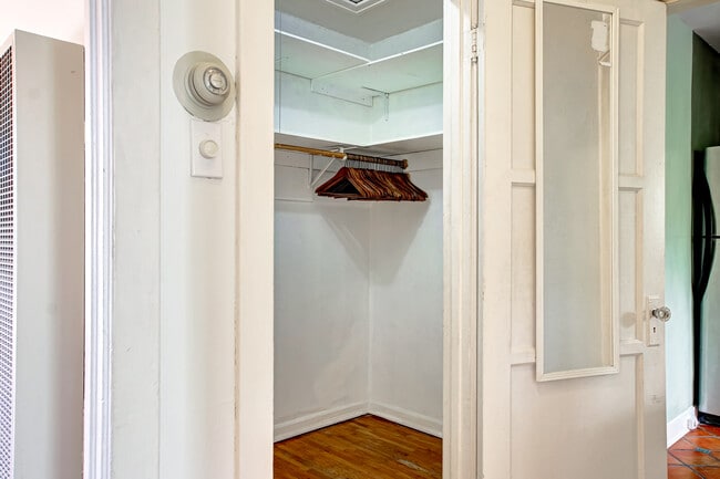 Building Photo - 801 N June St