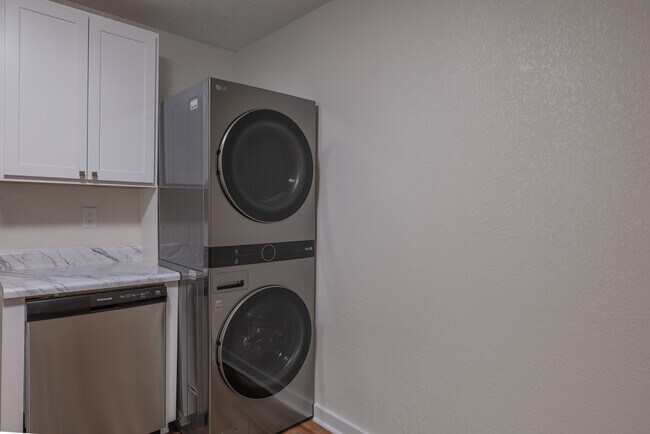 Building Photo - Rollings Hills Apartments