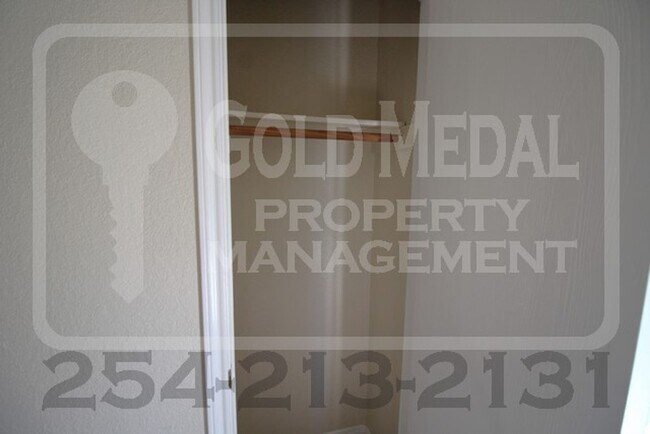 Building Photo - 1408 Dugger Cir