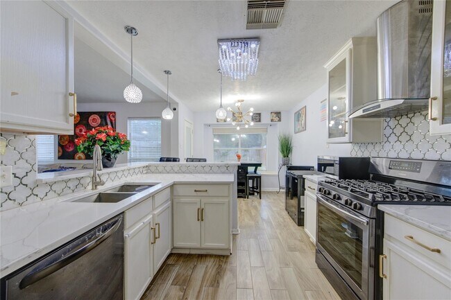 Building Photo - 19334 Strathmore Pl Ln