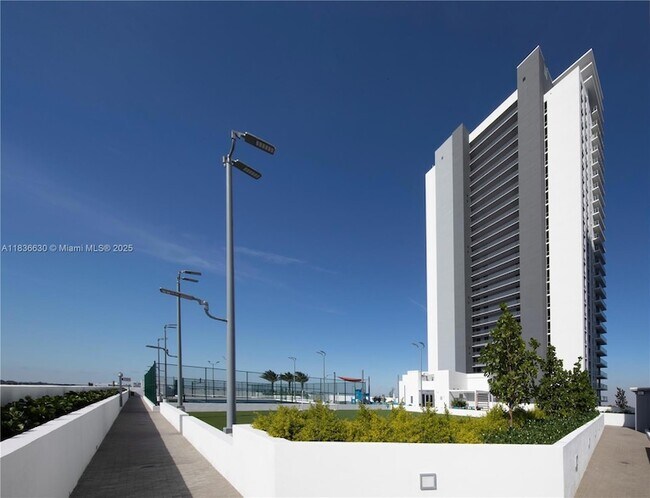 Building Photo - 16385 Biscayne Blvd