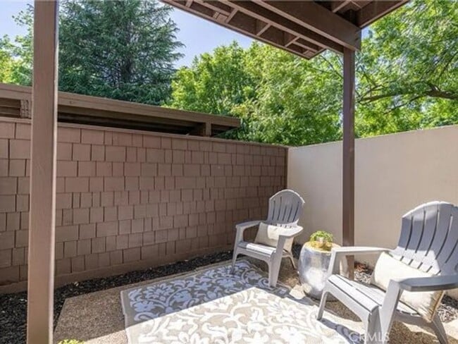 Building Photo - Freshly remodeled 1 bedroom apartment close to downtown