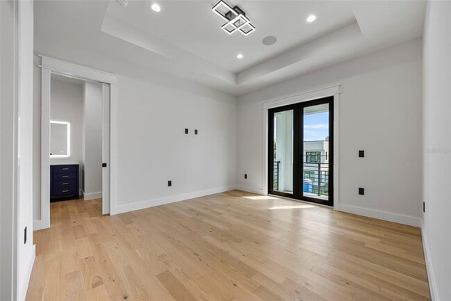 Building Photo - 3701 S Lynwood Ave