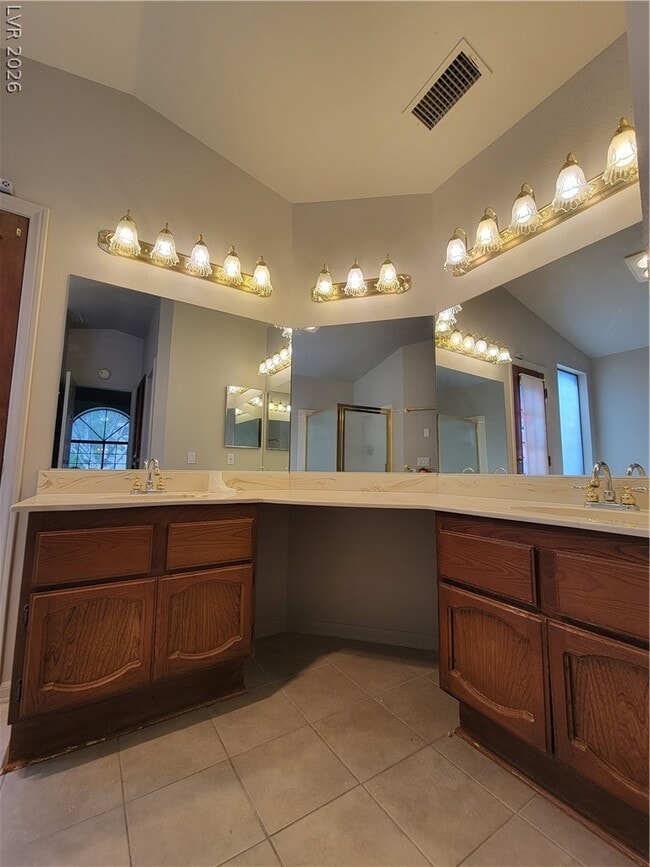 Building Photo - 3319 Palmdesert Way