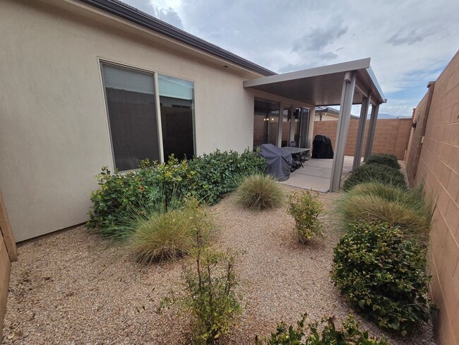 Building Photo - 1212 Hopewell Dr