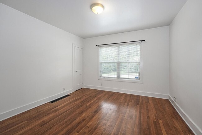 Building Photo - 455 Cedar St NE