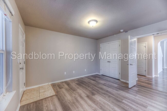 Building Photo - For Lease | Bixby | $2999 Rent | Available...