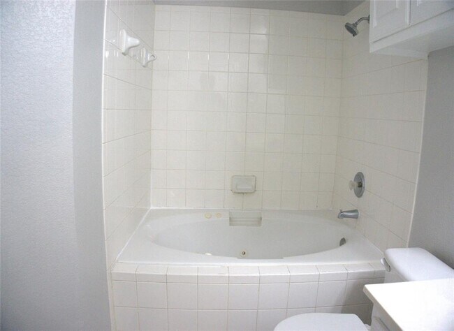 Building Photo - 1512 Parkfield Cir