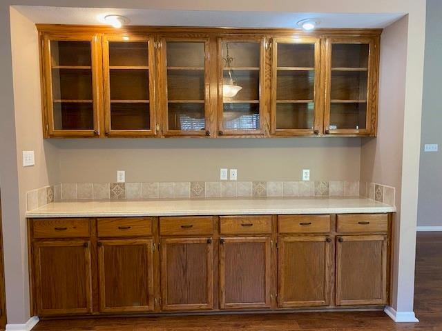Building Photo - 2107 Greentree Dr
