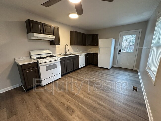 Building Photo - 2498 Schon Dr