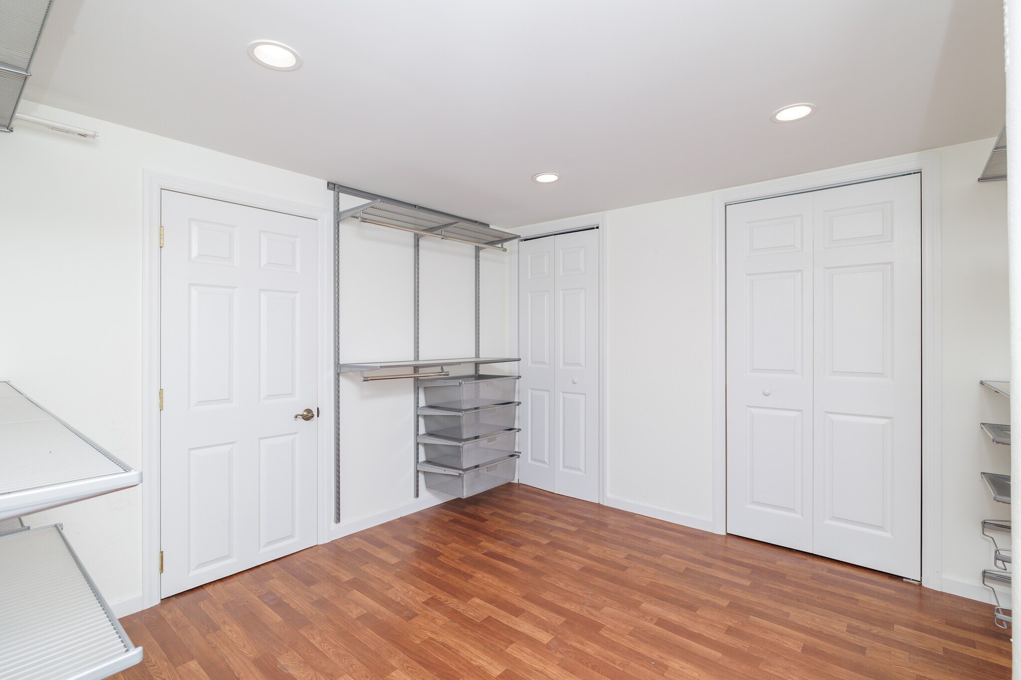 Building Photo - 762 Caryl St