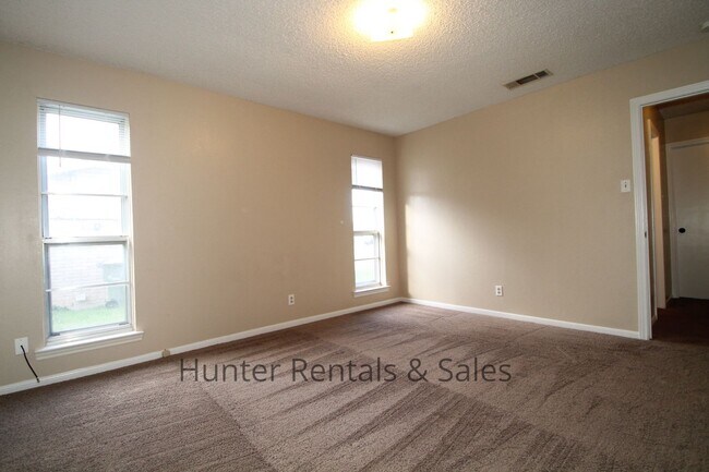 Building Photo - 2810 Lawndale St