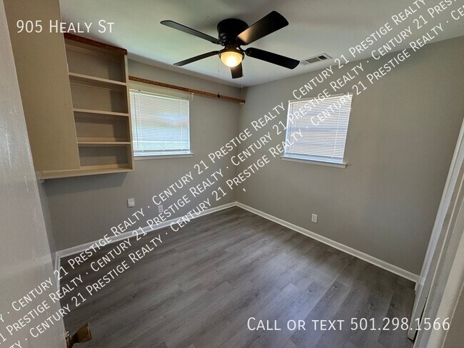 Building Photo - 905 Healy St