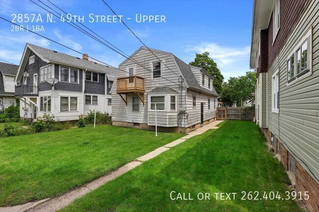 Building Photo - Two bedroom upper duplex in great Milwauke...