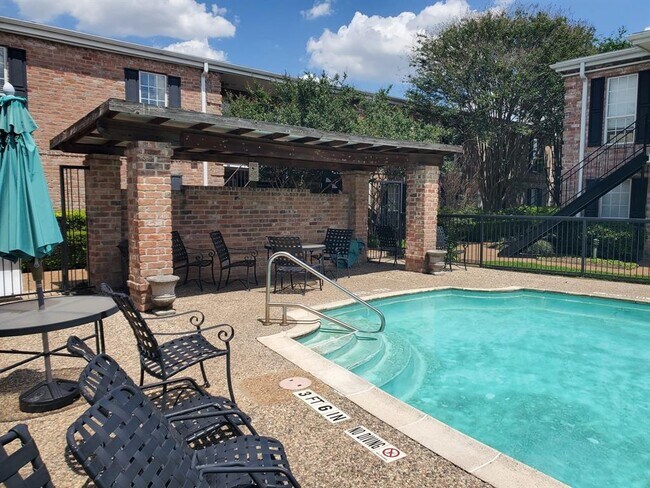 Building Photo - 6410 Del Monte Dr