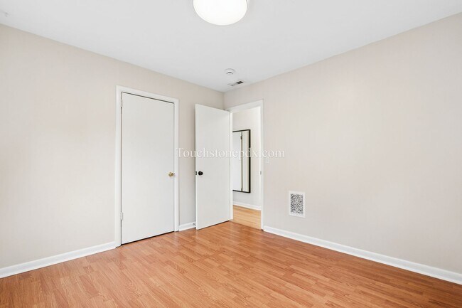 Building Photo - Updated NE Portland Home w/Fenced Yard and Upgrades!