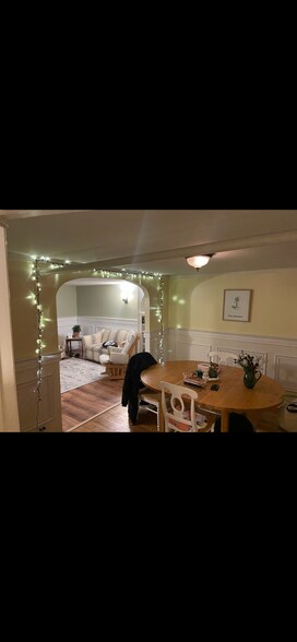 Can easily fit a four chair dinning - 6423 N Claremont Ave