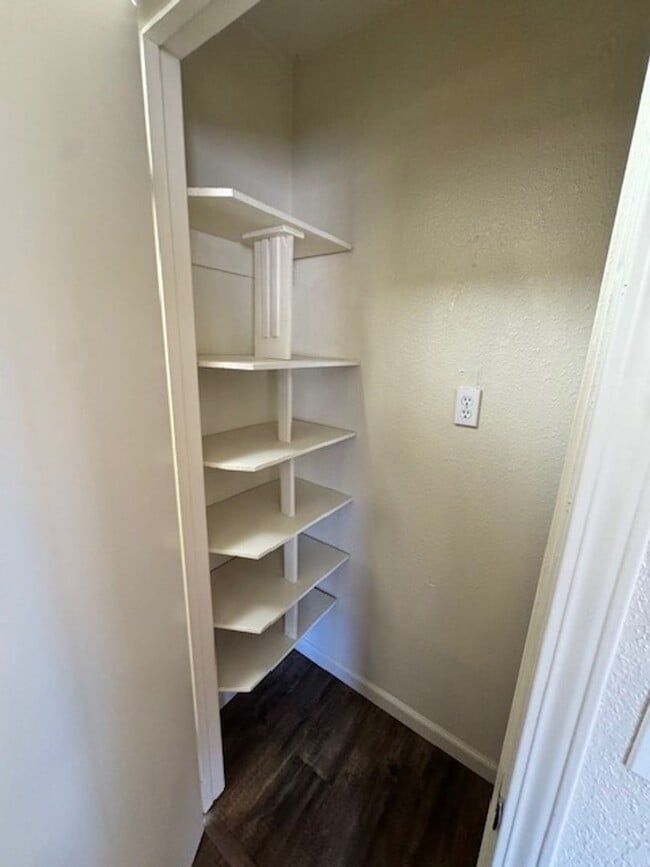 Building Photo - Single Level, Anderson Duplex near Shopping