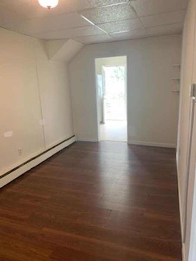 Building Photo - 1-Bedroom 1-Bathroom Apartment For Rent