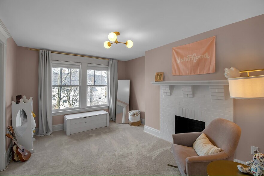 Building Photo - 827 Bird Ave