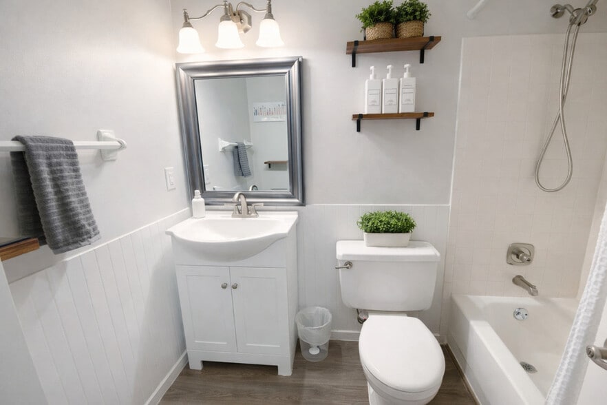 Building Photo - 11423-11425 5 Cedars Rd