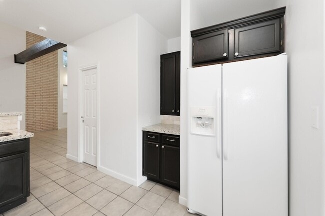 Building Photo - 2445 Monarch Dr