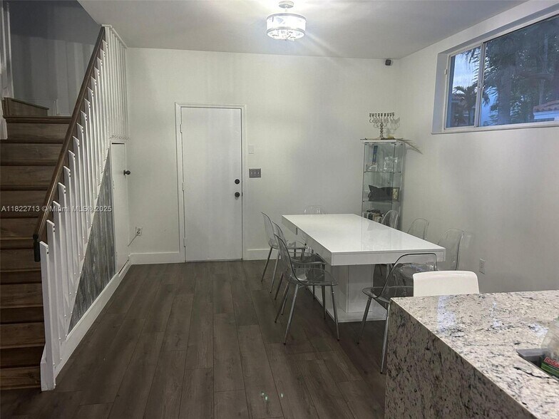 Building Photo - 3065 N 36th Ave
