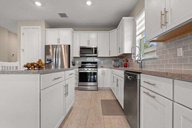 Building Photo - 10454 SW Captiva Dr