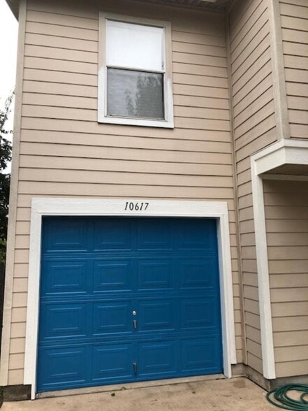 single car garage - 10617 Garbacz Dr