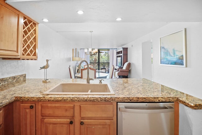 Building Photo - 13 Royal Palm Way