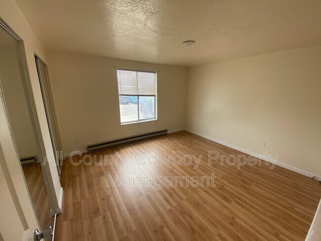Building Photo - 704 Ferris Ct