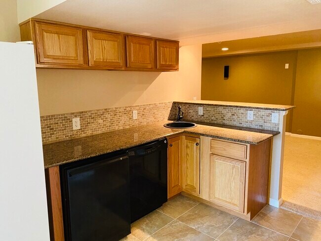 Building Photo - Immaculate home in Castle Pines North