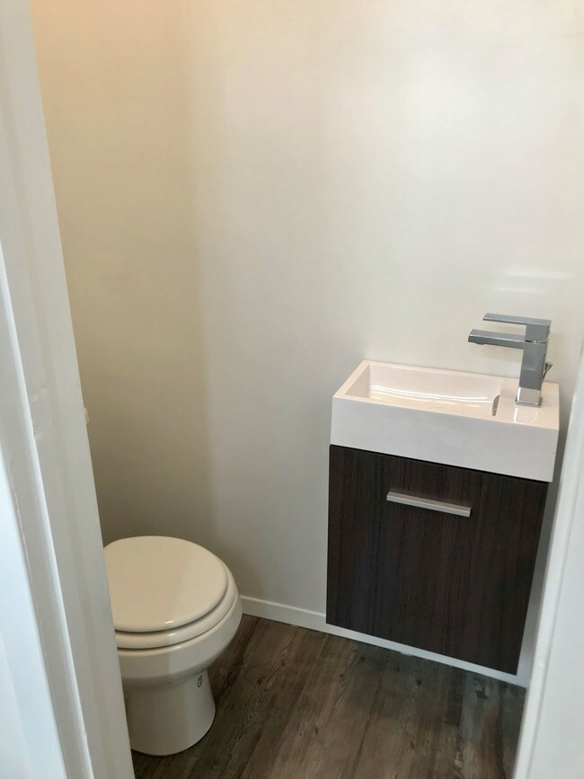 Building Photo - 1050 S Genesee Ave