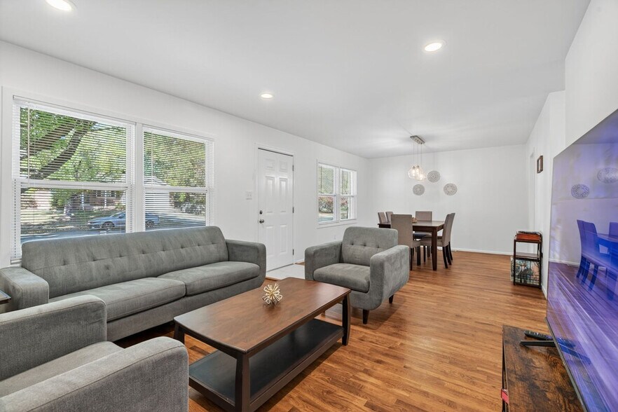 Building Photo - 1415 Lindsay Ln