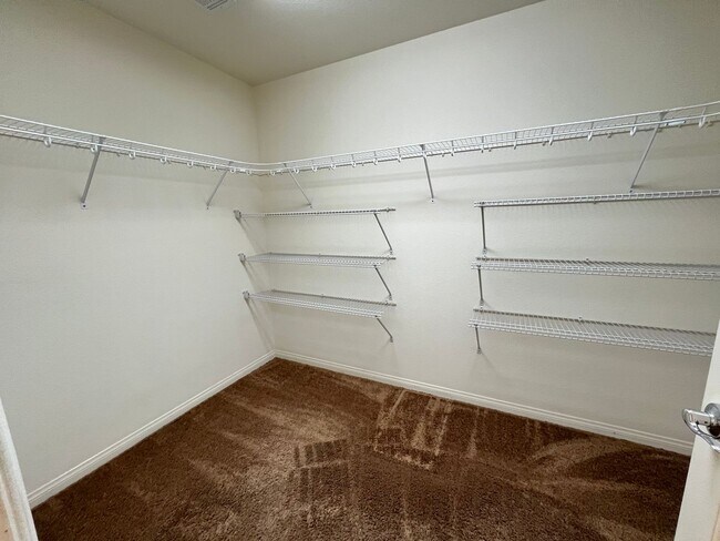 Building Photo - Desirable 4 Bedroom 2.5. Bathroom home in ...