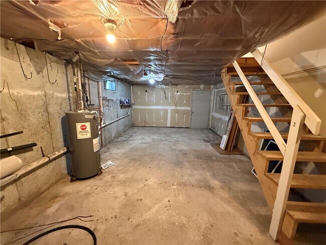 Building Photo - 10 Sagamore St