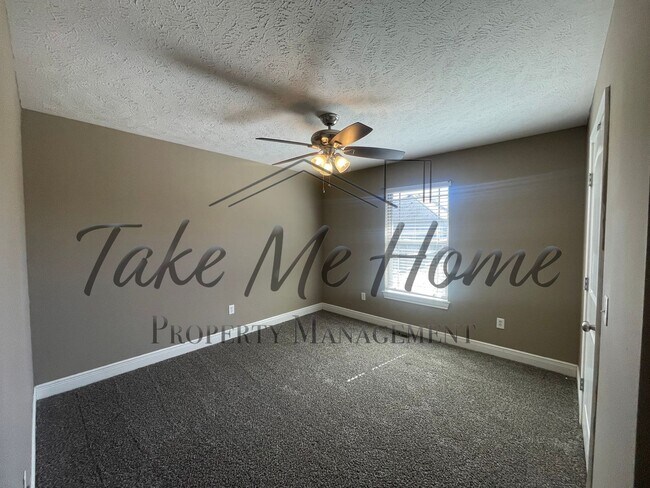 Building Photo - 4 Bedroom home in Springfield school district!