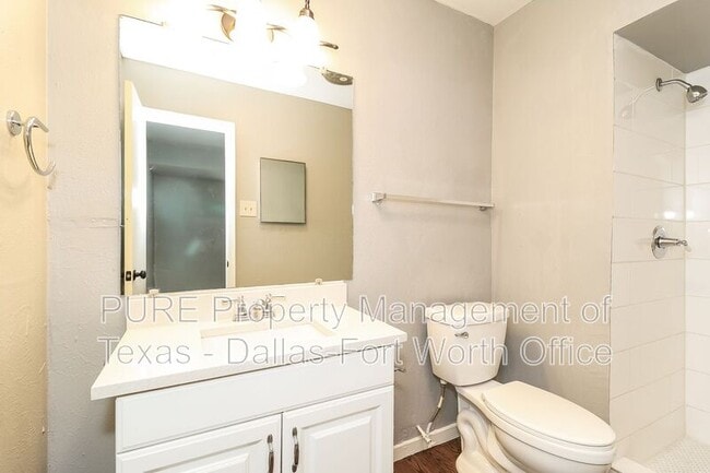 Building Photo - 4256 Ambrose Dr