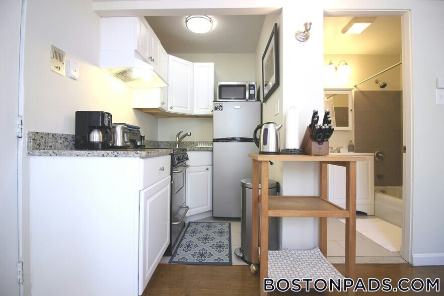 Building Photo - 538 E Broadway