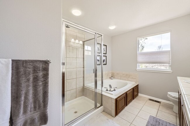 Building Photo - Walkability, Space, and Sunshine: 4Bd Home...