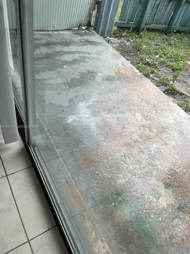 Building Photo - 940 NE 170th St