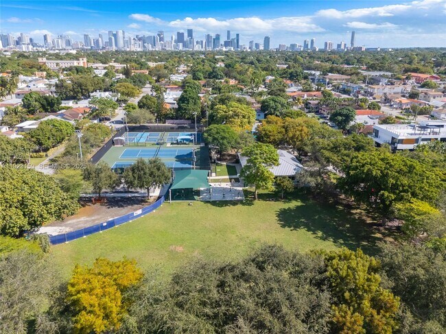 Building Photo - 2221 SW 13th St