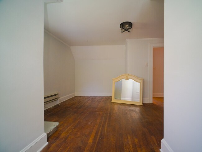 Building Photo - "Charming 3-Bedroom Home with Hardwood Floors & 2 Full Baths in Bessemer City – 1758 Sq Ft of Com...