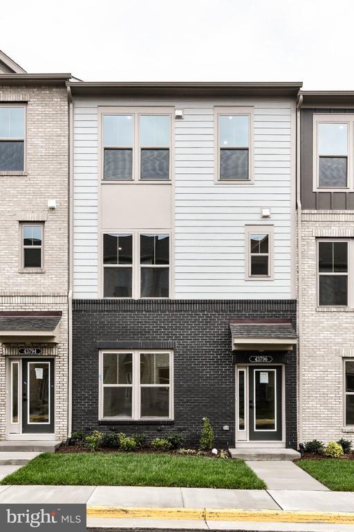 Building Photo - 43796 Mystic Maroon Ter